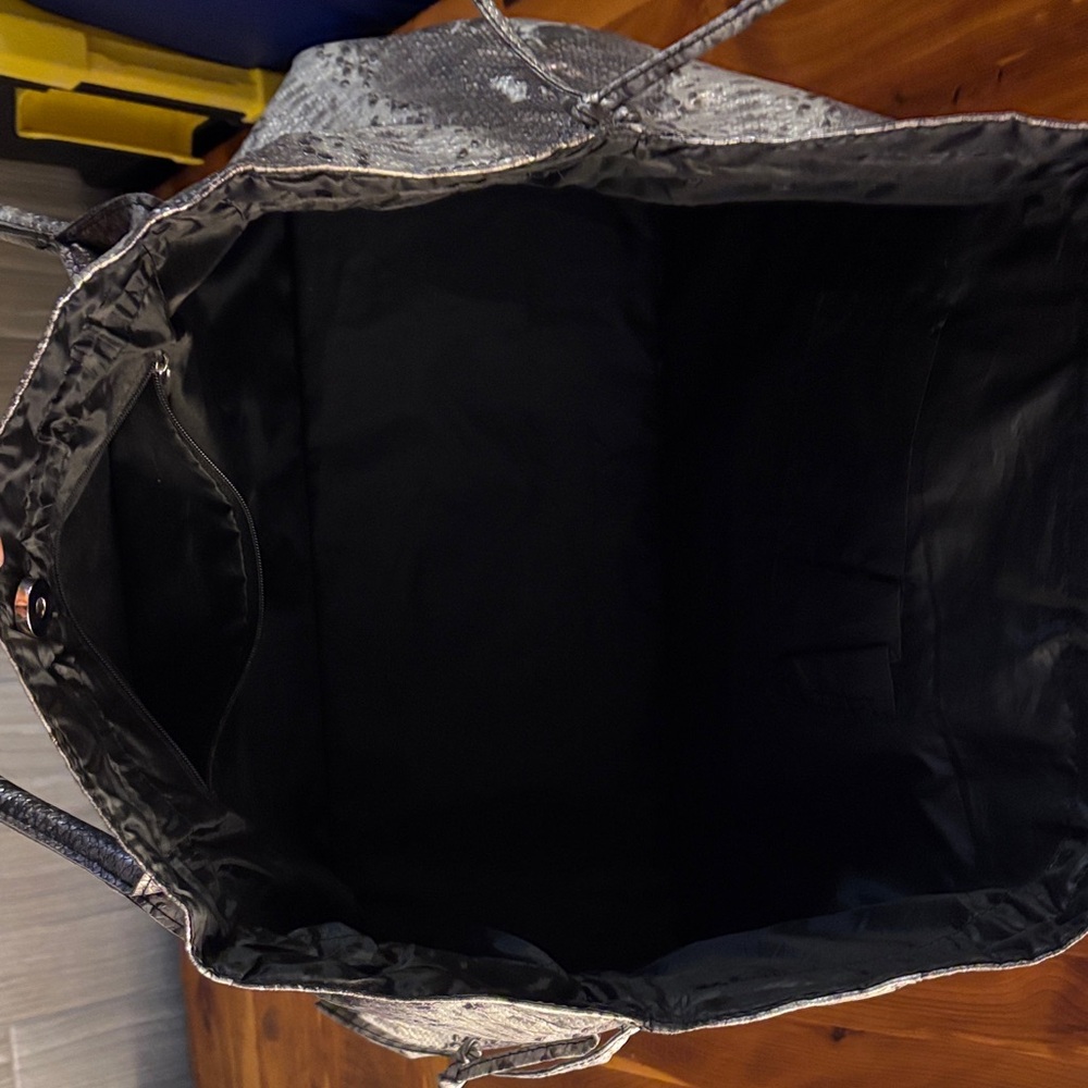 DSW Snakeskin Pattern Tote Bag - Picture 3 of 4